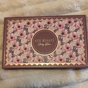 Ace Beaute Smoky Rose Floral Eyeshadow Palette